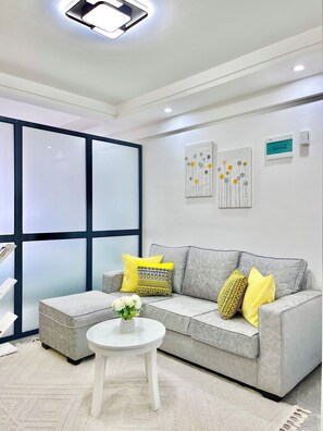 TV, stereo - Cozy, complete touch of African Beauty décor! catch great Sunrise & Sunset Views (Nairobi)