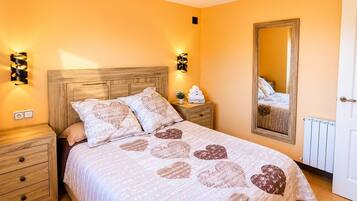 1 bedroom, free WiFi, bed sheets