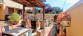 Apartment 'El Guardaviñas Periquita' with Mountain View, Shared Terrace and Wi-Fi