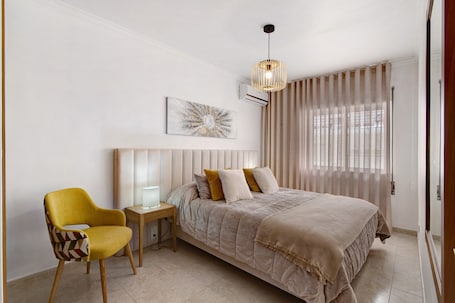 2 bedrooms, free WiFi, bed sheets. Apartment 'Rosas No Lagar' with Private Terrace, Wi-Fi and Air Conditioning