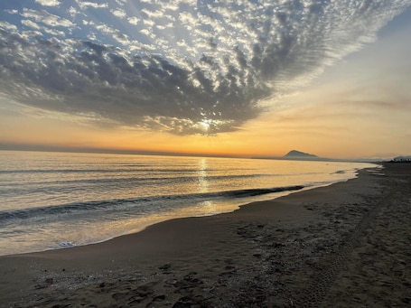 Beach nearby. Apartment 'Apartamento En Playa Acogedor' with Private Terrace, Wi-Fi and Air Conditioning