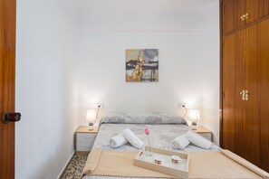 3 makuuhuonetta, silitysrauta/-lauta, ilmainen Wi-Fi, vuodevaatteet