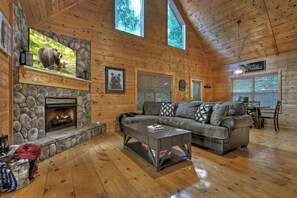 TV, fireplace, table football - Mountain views and more! - Cherry Creek Retreat (Cherry Log)