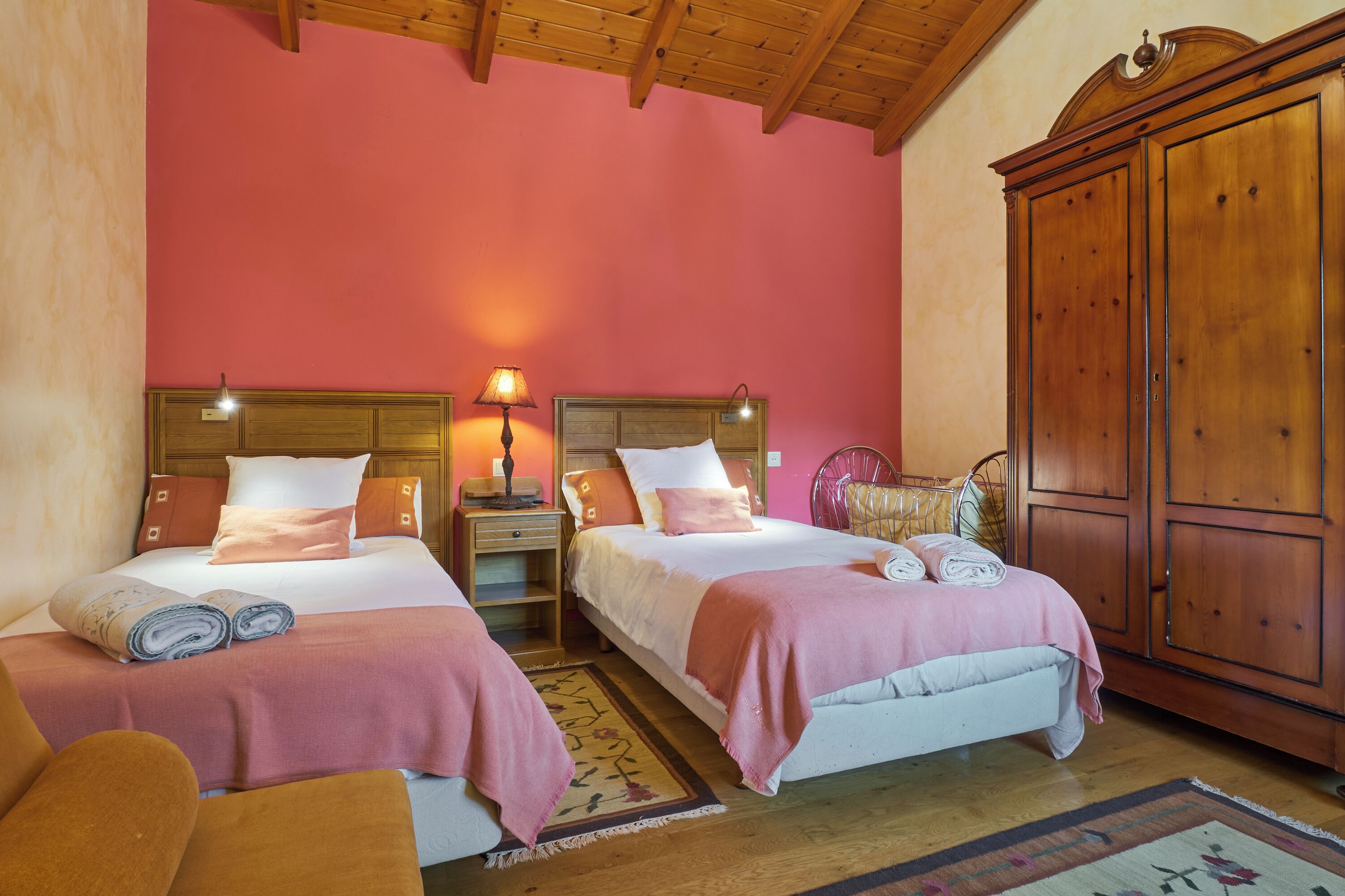 2 chambres, fer et planche à repasser, Wi-Fi gratuit, draps fournis