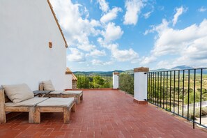 Terrace/patio - Country House 'Mas Del Sandungo' with Mountain View, Private Pool and Wi-Fi (Les Useras/ Useres)