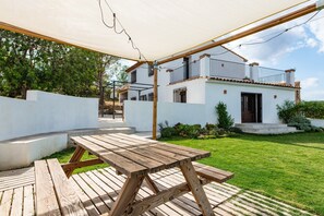 Outdoor dining - Country House 'Mas Del Sandungo' with Mountain View, Private Pool and Wi-Fi (Les Useras/ Useres)