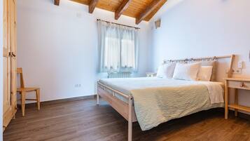 4 camere, ferro/asse da stiro, Wi-Fi gratuito, lenzuola
