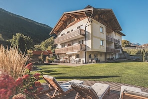 Exterior - Apartment 'Schlossblick' with Mountain View, Shared Garden and Wi-Fi (Kastelbell)