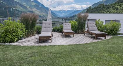 Apartment 'Schlossblick' with Mountain View, Shared Garden and Wi-Fi