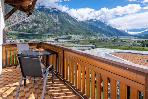 Niedermaierhof Holiday Apartment 'Vermoi' with Mountain View, Shared Garden and Wi-Fi