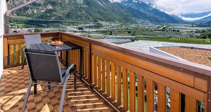 Niedermaierhof Holiday Apartment 'Vermoi' with Mountain View, Shared Garden and Wi-Fi