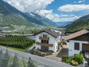 Exterior - Apartment 'Südseite' with Mountain View, Shared Garden and Wi-Fi (Kastelbell)