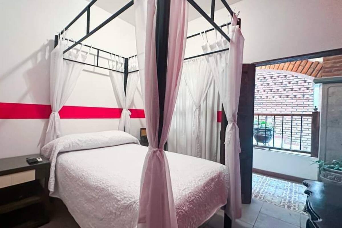Ropa de cama de alta calidad, cubrecamas y colchones con efecto memoria 