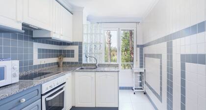 Apartamento 'Keops' con piscina compartida, terraza privada y aire acondicionado