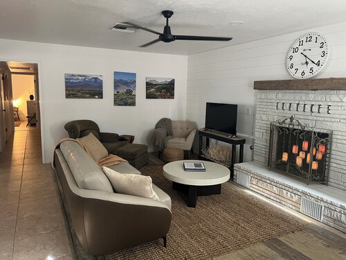 Desert Villa Oasis - Gateway to the Eastern Sierras, Death Valley, and Yosemite
