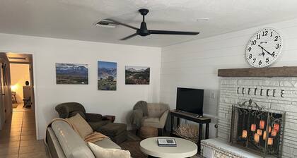 Desert Villa Oasis - Gateway to the Eastern Sierras, Death Valley, and Yosemite