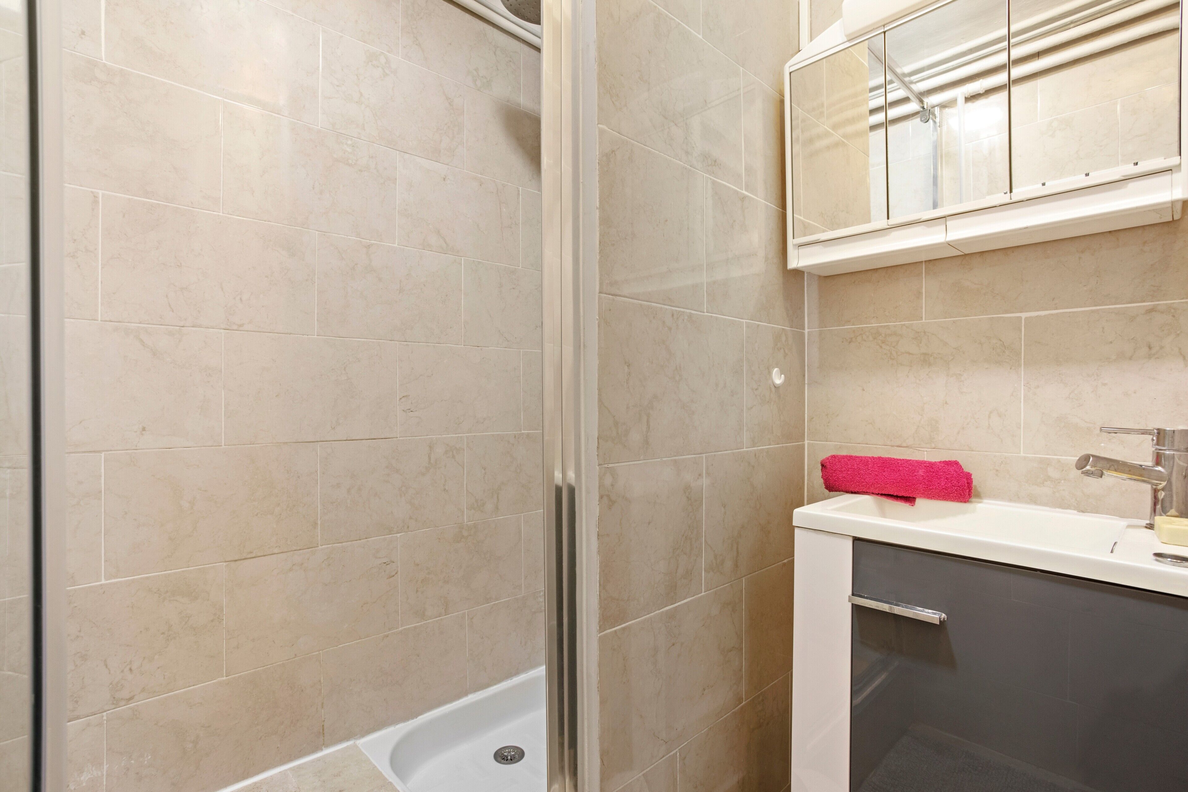 Shower, towels
