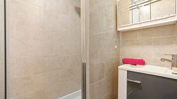 Shower, towels