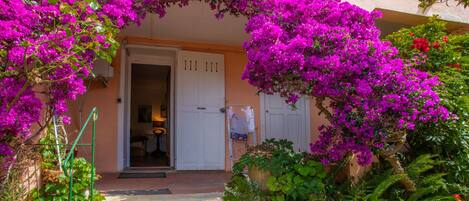 تفاصيل الفندق من الخارج