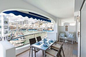 Outdoor dining - Apartment 'Luxury Marine Wifi' with Sea View, Wi-Fi and Air Conditioning (Benalmádena)