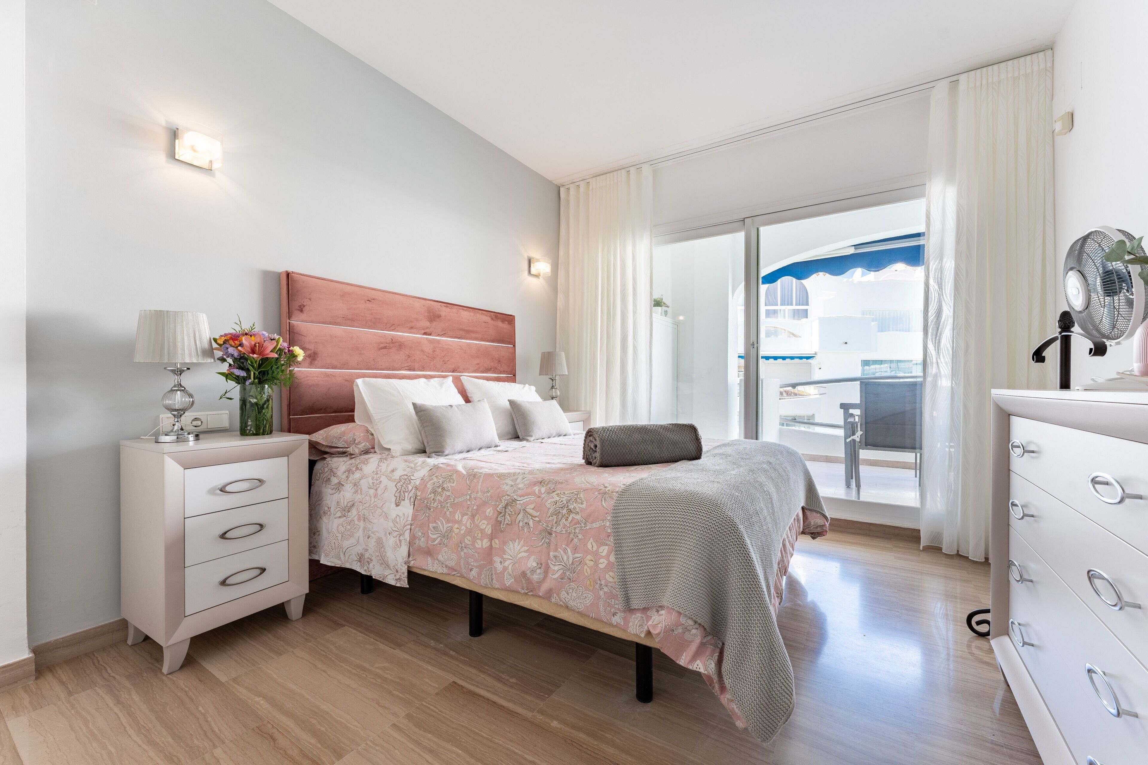 2 habitaciones, tabla de planchar con plancha y wifi gratis 
