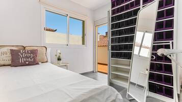 2 slaapkamers, een strijkplank/strijkijzer, gratis wifi, beddengoed