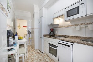 Réfrigérateur, micro-ondes, four, lave-vaisselle