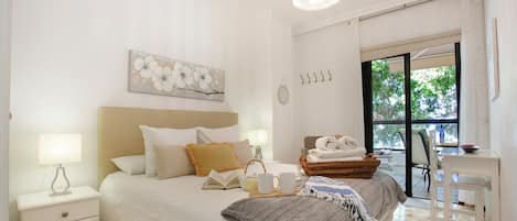 2 makuuhuonetta, silitysrauta/-lauta, ilmainen Wi-Fi, vuodevaatteet