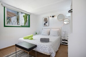 3 室のベッドルーム、アイロン / アイロン台、WiFi (無料)、ベッドシーツ