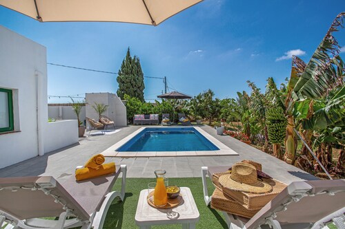Vacation Home 'Piscina Climatizada' with Sea View, Private Pool and Wi-Fi