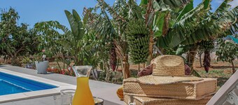 Vacation Home 'Piscina Climatizada' with Sea View, Private Pool and Wi-Fi
