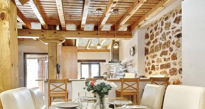 Holiday Home 'Hestia' with Mountain View, Balcony and Wi-Fi