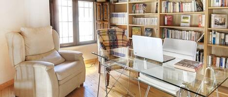 المنشأة من الداخل