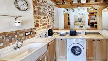 Køleskab, mikrobølgeovn, ovn, kogeplade