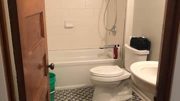 Umweltfreundliche Kosmetikartikel, Haartrockner, Bidet, HandtĂŒcher
