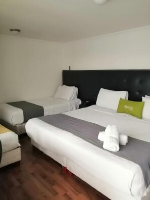 Basic Double Room | In-room safe, laptop workspace, iron/ironing board, free WiFi - HOTEL ECOFERIA BOUTIQUE (Bogotá)