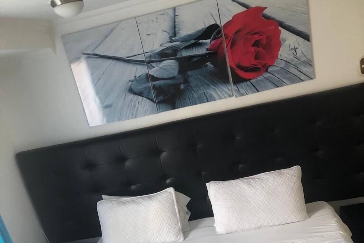 Basic Room | In-room safe, laptop workspace, iron/ironing board, free WiFi