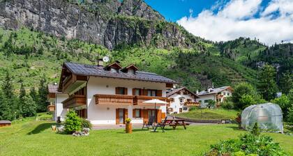 Studio Apartment 'Appartamento Monolocale 4' with Mountain View, Shared Garden and Wi-Fi