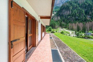 Exterior detail - Apartment 'Appartamento Bilocale 3' with Mountain View, Shared Garden and Wi-Fi (Rocca Pietore)