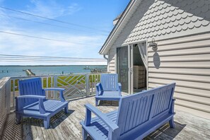Terrace/patio - Touch of Grey- Waterfront, Pet Friendly (Chincoteague Island)