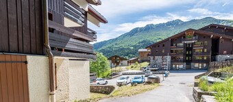 Apartment 'La Bûche' with Mountain View and Private Terrace