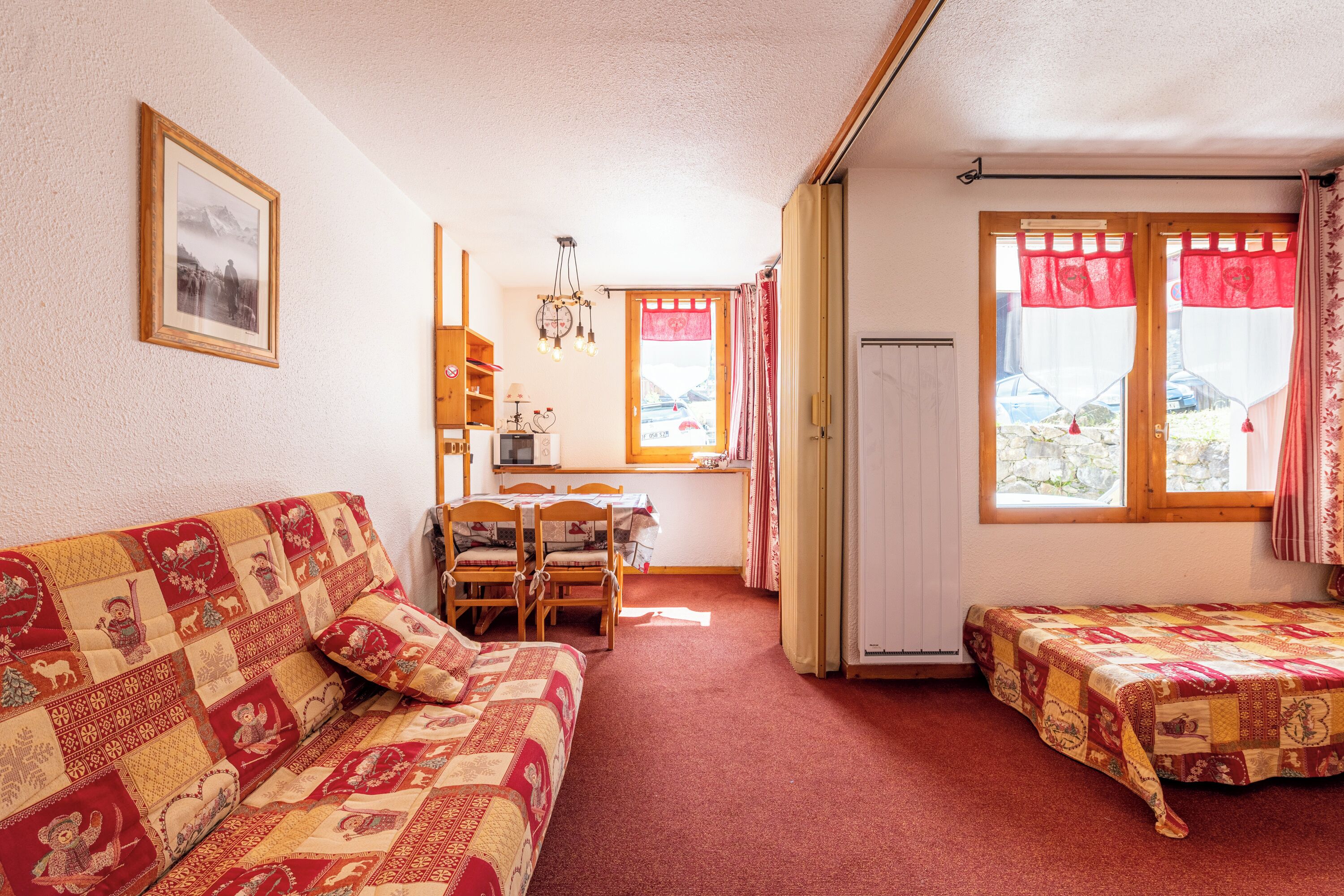 2 chambres, fer et planche à repasser