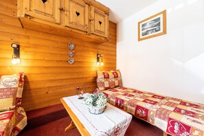 2 quartos, ferros/tábuas de passar roupa