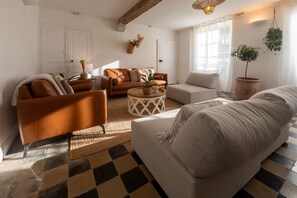 TV, fireplace, video games, ping pong - Country House 'Des Salettes' with Private Pool, Private Terrace and Wi-Fi (Anoye)