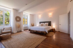 7 makuuhuonetta, silitysrauta/-lauta, ilmainen Wi-Fi, vuodevaatteet