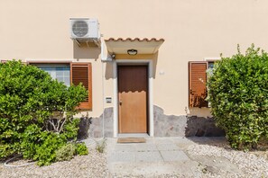Exterior detail - Apartment 'Casa Sophie' with Private Garden, Wi-Fi and Air Conditioning (Oristano)