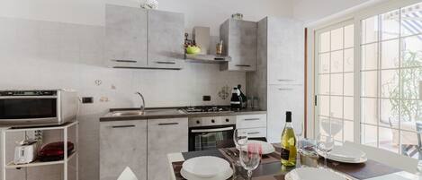 Fridge, microwave, oven, stovetop