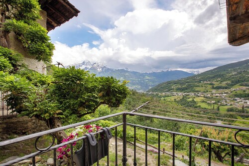 Appartamento 'La Casa Di Pasky' con vista sulle montagne, giardino in comune e Wi-Fi