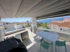 Outdoor dining - Villa 'Family  Burriana Beach' with Private Pool, Wi-Fi and Air Conditioning (Nerja)