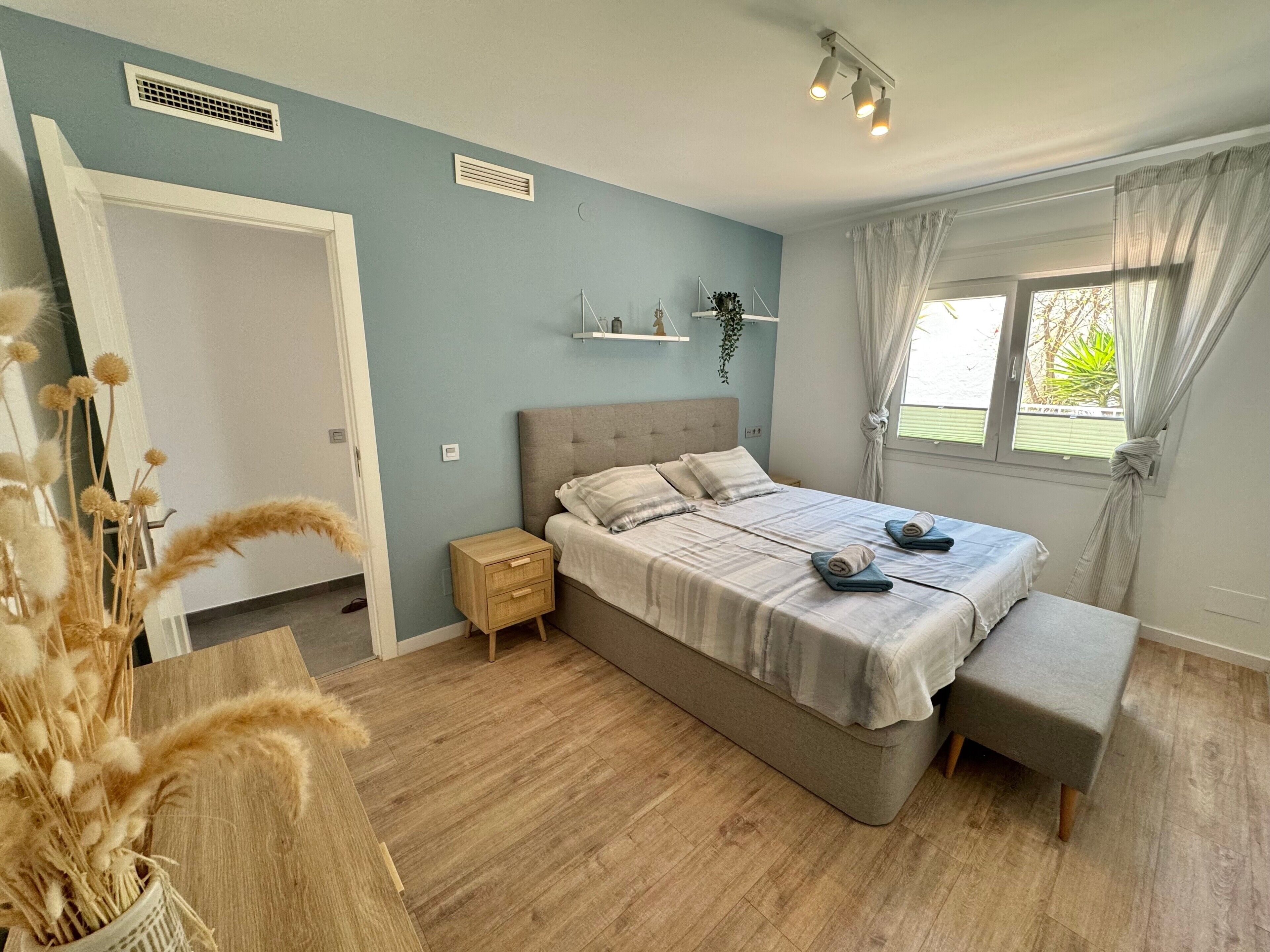 4 habitaciones, tabla de planchar con plancha y wifi gratis 